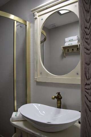 Отель Vila Seva Ватра-Дорней Двухместный номер с 1 кроватью и собственной ванной комнатой-8